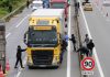 JAF LA DRUMUL MARE IN FRANTA – Transportatorii romani cer sprijinul autoritatilor romane si franceze pentru stoparea atacurilor imigrantilor din parcari