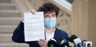 BUCURESTENII VOR CIRCULA CU TRAMVAIE ROMANESTI – Nicusor Dan a semnat contractul cu Astra Arad pentru 100 de vehicule