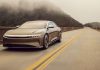 FABRICA DE MASINI ELECTRICE AMERICANE IN ARABIA SAUDITA – Producatorul de masini electrice Lucid Motors din SUA construieste masini de peste 70.000 de dolari. Fondul de investitii publice din Arabia Saudita a varsat 1 miliard de dolari in companie