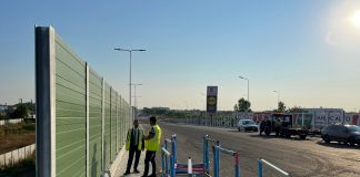 PASAJUL MOGOSOAIA, INAINTE DE FINAL – Se monteaza panourile fonoabsorbante si se reface giratoriul de sub pasaj. Incepe montarea rosturilor de dilatatie ale pasajului
