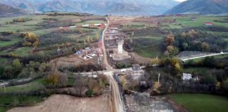 INCONSTIENTA PE UN MILIARD DE EURO – CNAIR a dat-o de gard cu Autostrada Sibiu-Pitesti, pregatind contractul de proiectare si executie a Sectiunii 2 pentru o companie turceasca. Proiectul facut pe fonduri europene va ramane pe hartie, dar cu banii luati. Constructorii europeni au cerut in zadar amanare de la CNAIR