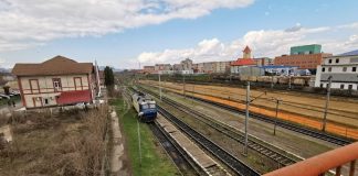 INVESTITII DE PESTE 10 MILIOANE EURO LA CFR – Se reabiliteaza linia de cale ferata 116 Simeria – Livezeni, intre statiile Merisor si Crivadia. Segmentul de cale ferata a fost construit in 1870