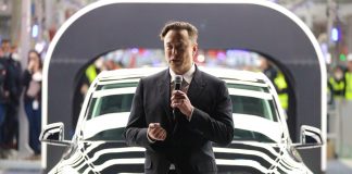 DUPA LUNI DE AMANARI – Tesla inaugureaza prima fabrica din Europa in Germania