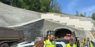 CORIDORUL IV PAN EUROPEAN, SUB LUPA LUI SAVOIU– Secretarul de stat din Ministerul Transporturilor Ionut Savoiu si directorul general al CFR Alexandru Simu au vizitat santierele CFR. Oficialii au anuntat ca revin in 2 luni in teren