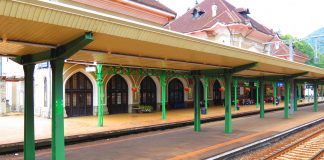 CFR MODERNIZEAZA GARILE DEGRADATE – Investitia depaseste 116 milioane lei. Cladirile sunt degradate, lipsesc facilitatile pentru persoanele cu dizabilitati, iar instalatiile electrice existente sunt descompletate si uzate