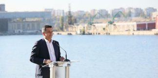 TERMINAL NOU SI PLATFORMA NOUA PENTRU MARFURI IN PORTUL CONSTANTA – Ministerul Transporturilor anunta investitii de 1,5 miliarde de euro in Portul Constanta si in infrastructura feroviara din apropiere. Peste 2 miliarde de euro sunt alocate dezvoltarii infrastructurii rutiere din judetul Constanta