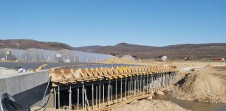 PODURILE DE PE CENTURA ALESD, APROAPE GATA – Constructorii lucreaza pe aproape 80% din lungimea centurii Alesd. Drumul a costat 145 milioane lei