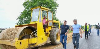 DRUM FACUT PROST – Anumite portiuni ale drumului dintre Salonta si Tinca vor fi refacute pe cheltuiala constructorului