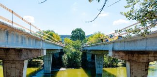 LUCRARILE LA PODUL DIN PARCUL TINERETULUI AVANSEAZA – Aleile din parc vor fi si ele reparate. Podul nu a fost reparat niciodata