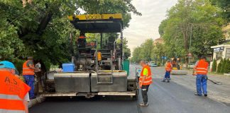 SE REPARA STRAZILE DIN BUCURESTI – Timp de sase luni se vor repara 78 de strazi in toate sectoarele. Primaria vrea sa cumpere si 250 de tramvaie noi