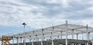 LUCRARI INTENSE LA NOUL TERMINAL AL AEROPORTULUI ORADEA – Pana la sfarsitul lunii august toata structura noului terminal va fi montata