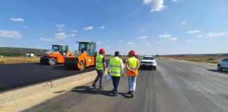 SURPRIZA FRUMOASA PE SANTIERUL AUTOSTRAZII CURTEA DE ARGES – PITESTI – Antreprenorul Webuild este mobilizat pe tot santierul. Lucrarile au ajuns la 50%