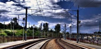 PRIMA LINIE DE CALE FERATA INFIINTATA IN ROMANIA VA FI MODERNIZATA – Lucrarile de 2,89 miliarde de lei au fost aprobate de Guvern