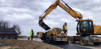 CENTURA NOJORID, LA 70% – Constructorii monteaza podetele metalice. Incepe amenajarea primului sens giratoriu