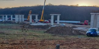 INELUL RUTIER METROPOLITAN ORADEA – Lucrarile avanseaza: se monteaza primele grinzi pe viaductul din zona Betflia
