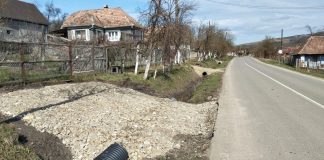 LUCRARI PE DRUMURILE DIN CLUJ – Autoritatile din judetul Cluj incheie 11 contracte pentru lucrari de intretinere a 60 de km de drumuri judetene