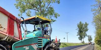ASFALT PE DRUMURILE JUDETENE DIN BOTOSANI – Unul dintre cele mai importante sectoare de drum din judet, DJ 296 Botosani-Cismea, a intrat in reparatii. Lucrari avansate si pe drumul judetean Avrameni – Panaitoaia – Dimitrie Cantemir – Mitoc