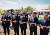 GRAMPET A INAUGURAT TERMINALUL DE LA DORNICESTI – Cel mai mare terminal de transbordare a cereralelor din Europa, construit cu 10 milioane euro, a fost pus in functiune. La ceremonia de inagurare a fost evidentiata importanta majora a acestui Complex. Gruia Stoica, presedintele Grampet Group: “Terminalul va deveni un punct strategic pentru fluidizarea traficului de cereale de la granita cu Ucraina in Portul Constanta”