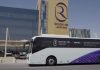 TRANSPORT SUSTENABIL – Compania aeriana Riyadh Air dezvaluie primul autobuz electric ca parte a initiativei de transport durabil