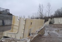 SE FAC PROGRESE LA PODUL PESTE PRUT – Au fost livrate elementele de tablier metalic