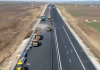 RAPORT PE AUTOSTRADA MOLDOVEI – Se pune asfaltul pe ultimii kilometri ai lotului 2 al sectiunii dintre Focsani si Bacau A7