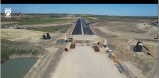 IMAGINI DE PE SANTIERUL AUTOSTRAZII A7 – Sunt in executie lucrari de asternere a mixturilor asfaltice pe mai multe sectoare