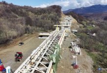IMAGINI DIN DRONA DE PE AUTOSTRADA A1 – Primul viaduct a ajuns in stadiul de armare a placii de suprabetonare