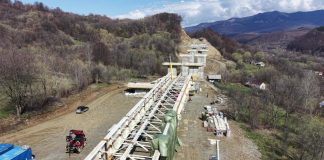 IMAGINI DIN DRONA DE PE AUTOSTRADA A1 – Primul viaduct a ajuns in stadiul de armare a placii de suprabetonare