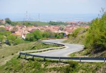 LICITATIE PENTRU MODERNIZAREA DJ 106E – Proiectul vizeaza reabilitarea a peste 29 kilometri si are o valoare totala de peste 293 milioane lei
