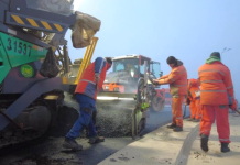 ASA SE LUCREAZA LA AUTOSTRADA MOLDOVEI – Oficial guvernamental: „Ne mentinem obiectivul de a da in trafic acest tronson pana la sfarsitul lunii august” (Video)