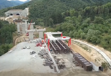 AUTOSTRADA SIBIU-PITESTI – Se monteaza tablierul metalic pe cel mai inalt viaduct de pe Sectiunea 2 Boita-Cornetu
