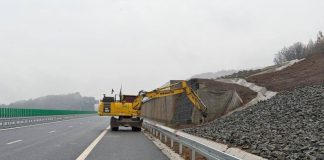 Se montează parapeții pe Autostrada Transilvania